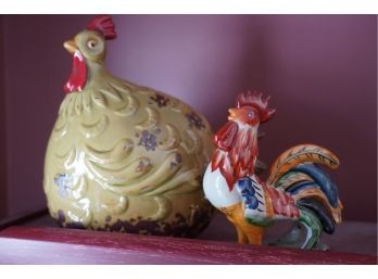 DECORATIVE LOT OF 2 CERAMIC ROOSTER CHICKEN DECORATION