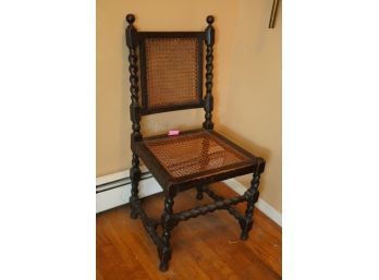 GORGEOUS SOLID WOOD ANTIQUE CHAIR