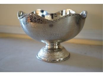 GORGEOUS LARGE SILVERPLATE BOWL WITH SKIN STYLE ENGRAVING