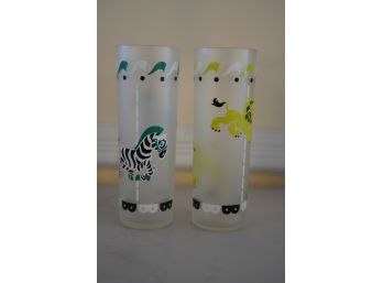 BEAUTIFUL PAIR OF VINTAGE TALL GLASSES WITH ANIMAL ENGRAVINGS, 7IN HIGH