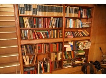 MASSIVE DEAL OF ASSORTED BOOKS INCLUDING WORLD BOOK COLLECTION