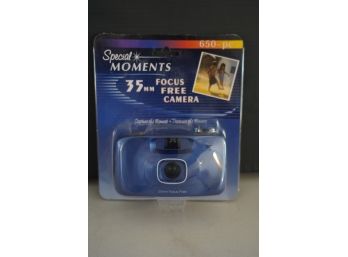 NEW SPECIAL MOMENTS 35MM FOCUS FREE CAMERA