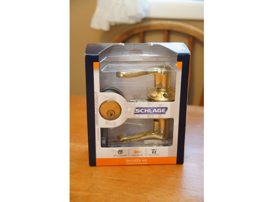 KEEP YOUT HOUSE SAFE! NEW IN BOX SCHLAGE SECURITY SET