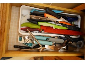 ENTIRE KITCHEN DRAWER OF KNIFES
