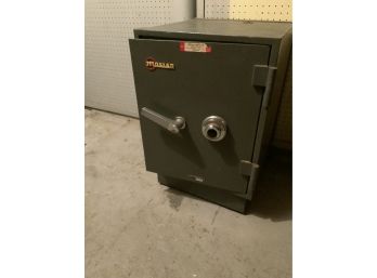 MOSLER CD-302 COMBINATION SAFE WITH COMBINATION NUMBER