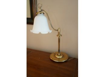 ANTIQUE STYLE CONTEMPORARY BRASS LAMP WITH WHITE PETAL DESIGN, 20IN HIGH
