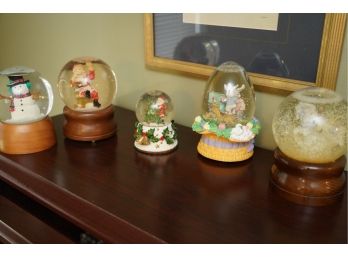 LOT OF 5 HOLIDAY GLOBES DECORATIONS