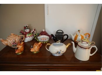 HOLIDAY SEASON! LOT OF ASSORTED PORCELAIN HOLIDAY PITCHERS