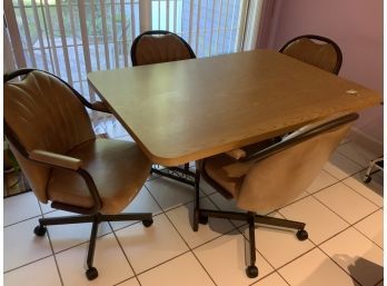 VINTAGE RETRO STYLE KITCHEN TABLE WITH 4 CHAIRS