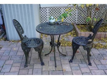 GREAT CONDITION CAST IRON TABLE WITH 2 CHAIRS