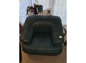 GORGEOUS RETRO STYLE GREEN LEATHER CHAIR