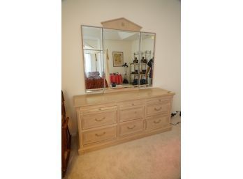 GORGEOUS ETHAN ALLEN LONG DRESSER WITH 6 DRAWERS AND MATCHING MIRROR