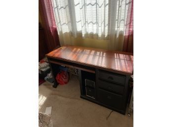 SOLID WOOD COMPUTER DESL WITH BUILT IN 3 DRAWERS