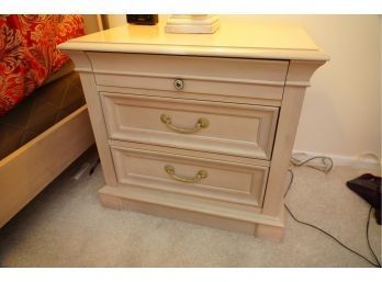 GREAT CONDITION ETHAN ALLEN NIGH-STAND WITH 3 DRAWERS