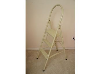 EVERYONE NEEDS ONE! FOLDABLE 3 STEP LADDER