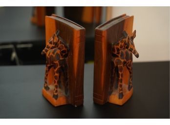 GORGEOUS WOOD BOOKENDS WITH GIRAFFE DECORATION (READ INFO)