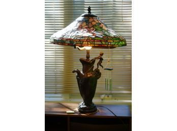 GORGEOUS WORKING STAINED GLASS TOP LAMP, 27IN HIGH