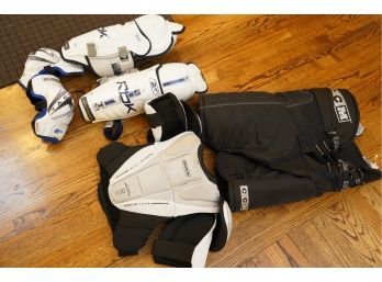 YOUTH SIZE HOCKEY EQUIPMENT WITH BAG