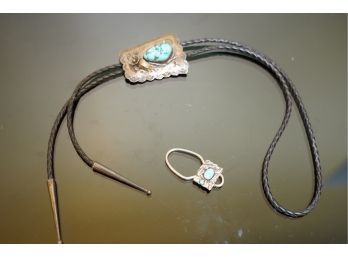 LOT OF 2 COSTUM JEWELRY PIECES WITH TURQUOISE STONE
