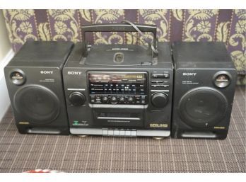 VINTAGE SONY CFD-440 CD RADIO CASSETTE PLAYER