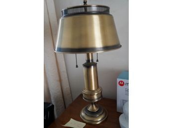 BEAUTIFUL ANTIQUE STYLE METAL LAMP, 19IN HIGH