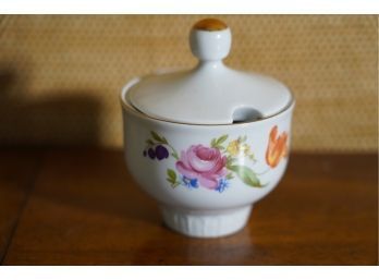 ANTIQUE HENRED MADE IN GERMAN DEMOCRATIC REPUBLIC SUGAR BOWL WITH LID, 4IN HIGH