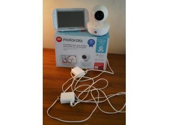 MOTOROLA PORTABLE AND RECHARGEABLE CAMERA