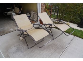 MATCHING PAIR OF OUTDOOR FOLDABLE LOUNGE CHAIRS
