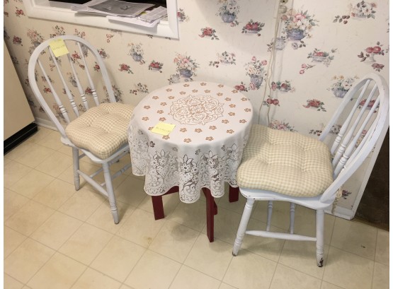 Kitchen Table And Chairs With Table Cloth