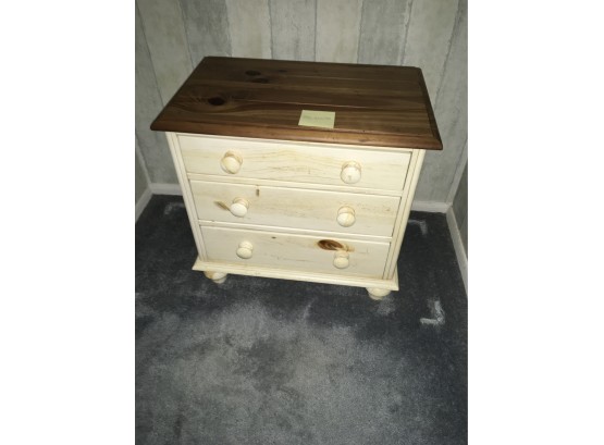 Country Farmhouse Ethan Allen, 3 Draw Dresser, Small, Great Condition