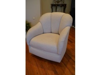 Vintage WHITE CUSHIONED SWIVEL CHAIR