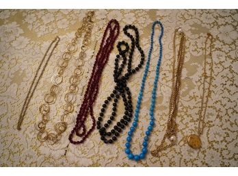 LOT OF ASSORTED COSTUME JEWELRY NECKLACES