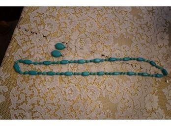 MATCHING TURQUOISE LIKEE EARRING AND NECKLACE COSTUME JEWELRY