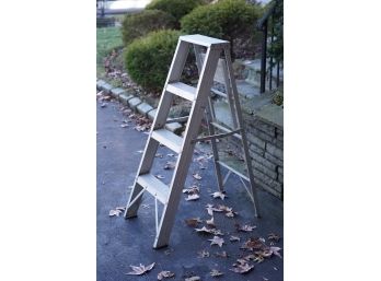 ALUMIUM PAINTERS METAL LADDER WITH FOLD OUT SHELF