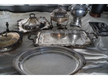 LARGE LOT OF SILVERPLATED ITEMS