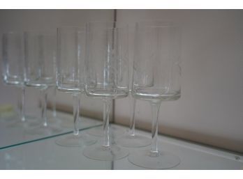 SET OF 5 WHITE WINE GLASSES WITH LEAFS DESIGN