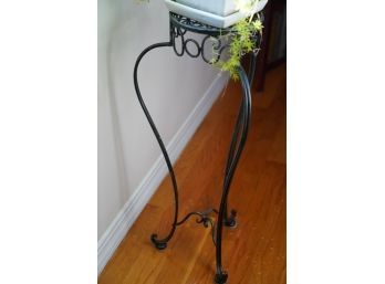 SMALL METAL PLANT STAND
