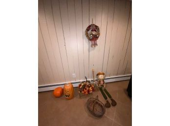 LOT OF ASSORTED AUTUMN DECORATIONS
