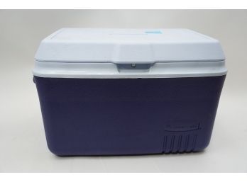 RUBBERMAID BLUE COLOR COOLER WITH INSIDE ICE HOLDER-GOOD CONDITION
