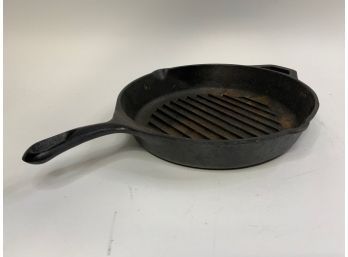 MADE IN USA CAST IRON SKILLET- MADE BY LODGE