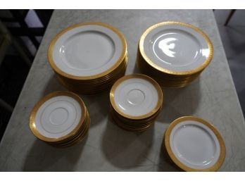 MADE IN CSCHESLOWAKIE GOLD TRIM 52 PIECES CHINA SET