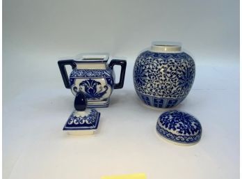 LOT OF 2 ASIAN STYLE BLUE AND WHITE DECORATIONS