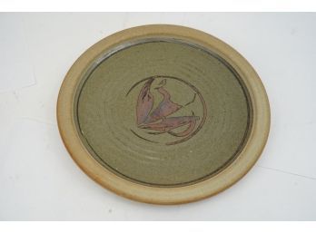 CLAY ROUND PLATE WITH UNIQUE MIDDLE DESIGN