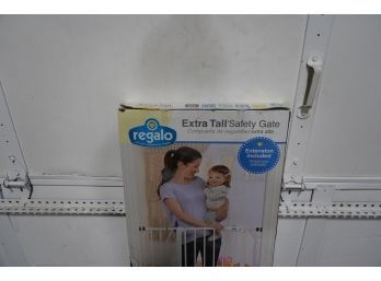 NEW IN BOX EXTRA TALL SAFETY GATE