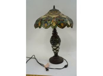 BEAUTIFUL ANTIQUE REPRODUCTION TIFFANY STYLE LAMP
