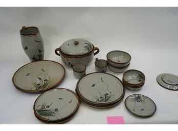 GORGEOUS 16 PIECES SIGNED MEXICAN POTTERY CHINA SET