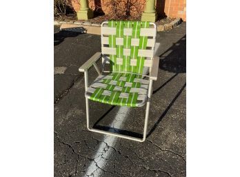 VINTAGE GREEN AND WHITE BEACH CHAIR
