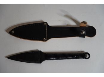 THROWING BLADE WITH CORDAGE AROUND HANDLE, HAS HOLDER CASE!