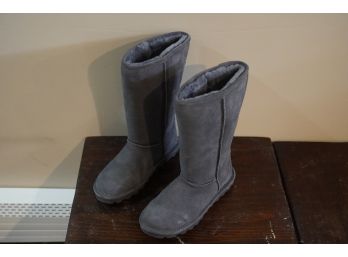 Like New! Bearpaw Gray Color Women Winter Boots Size 8