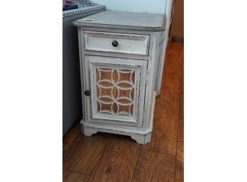 Magnolia Manor Antique White And Weathered Bark Chairside Table